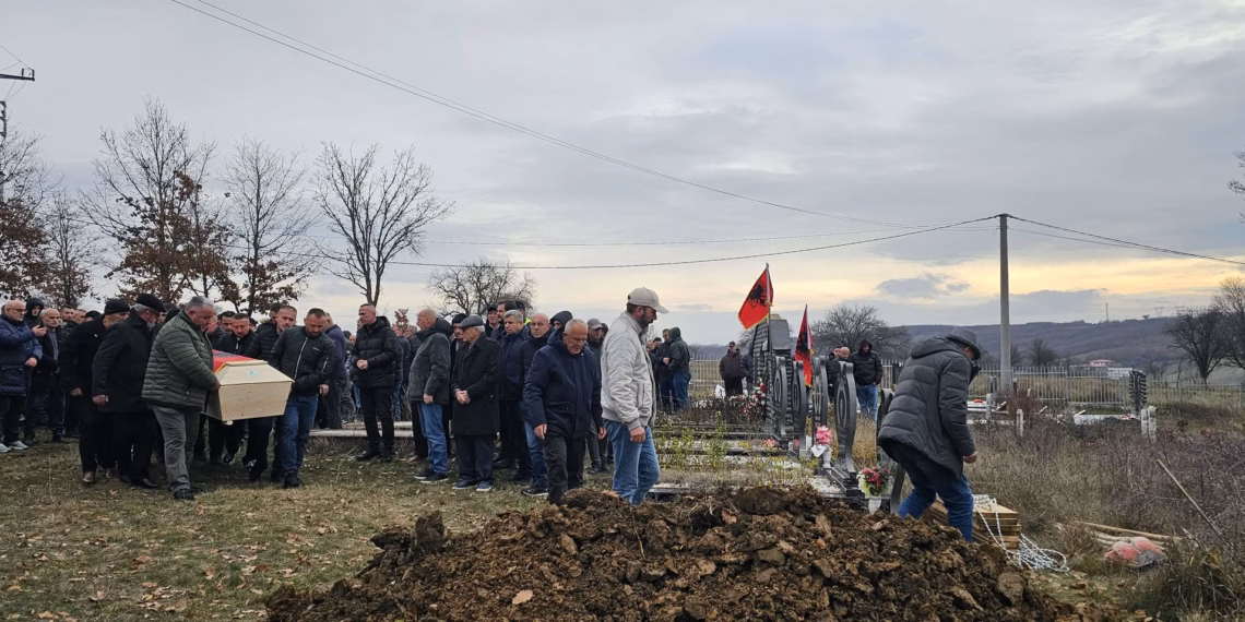 Varroset Behar Topilla, i mbijetuari i vetëm i masakrës së Shavarinës në Drenas