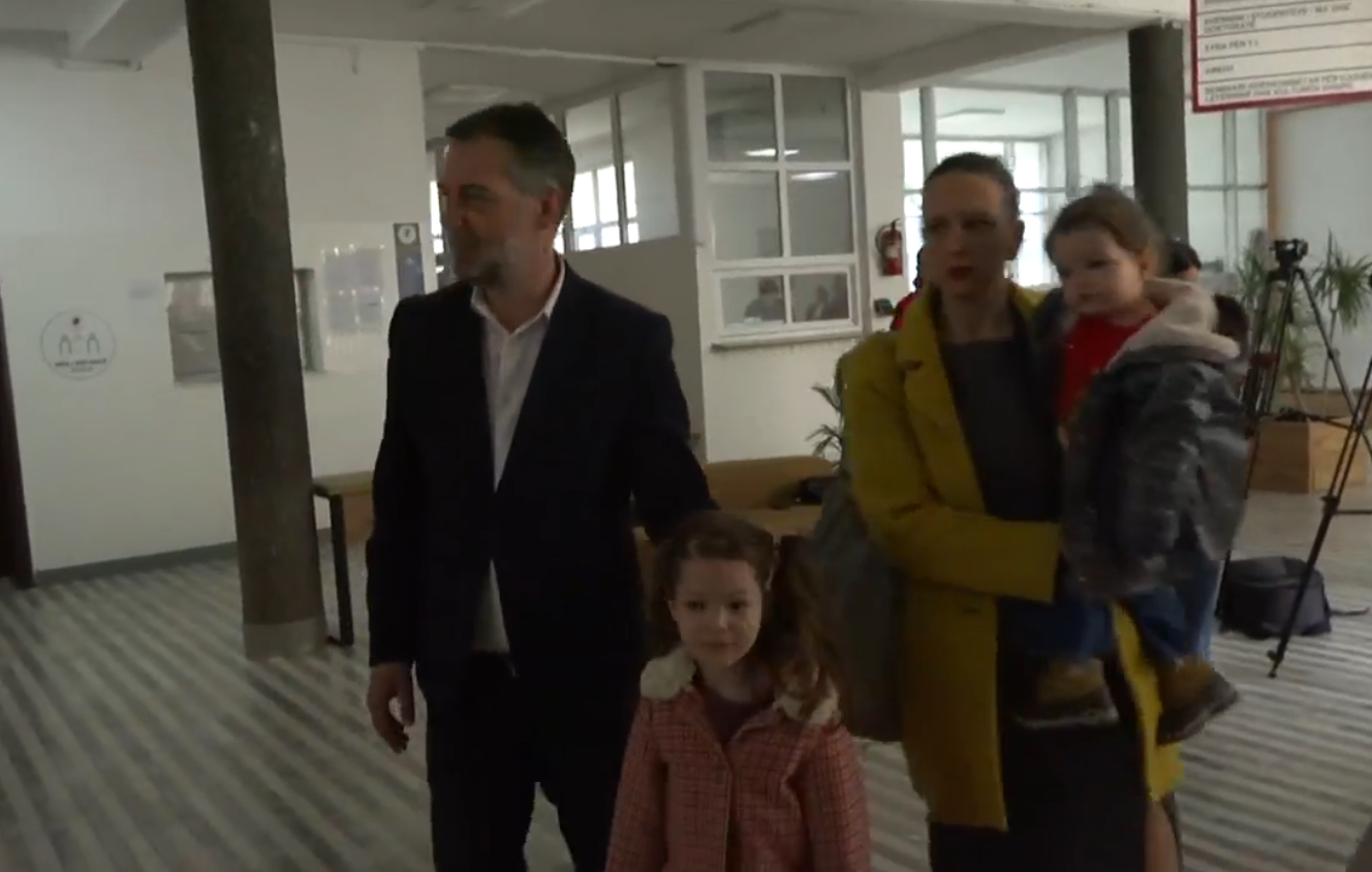 Voton kandidati për kryetar i Prishtinës nga radhët e LVV-së, Hajrulla Çeku