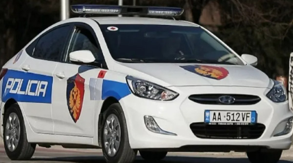 Shoferi i dehur përplas motorin e policisë në Durrës