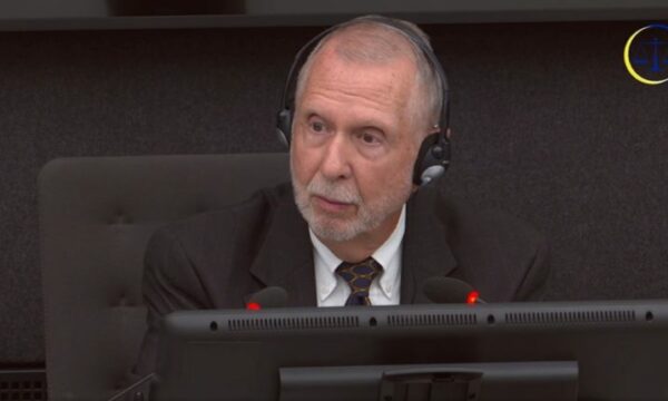 Durkee për dhunën e 1999-ës: Hakmarrje, kosovarët ndiheshin të tradhtuar nga personat me të cilët ishin rritur bashkë