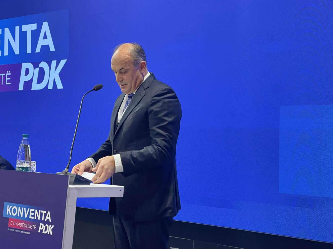 Enver Hoxhaj “zbulon” çka i kërkoi Bedri Hamzës mbrëmë