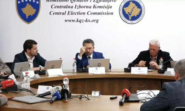 Mbledhja e KQZ’së: VV thotë se fletëvotime me gabime ka pasur edhe në komuna tjera, PDK nuk pajtohet