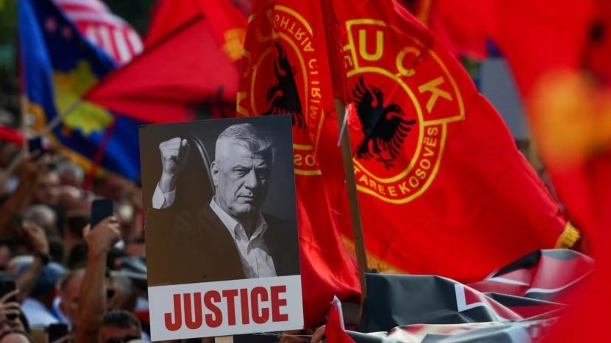 Dy rrëfime, një vendim: Si do të mbahet mend UÇK-ja?