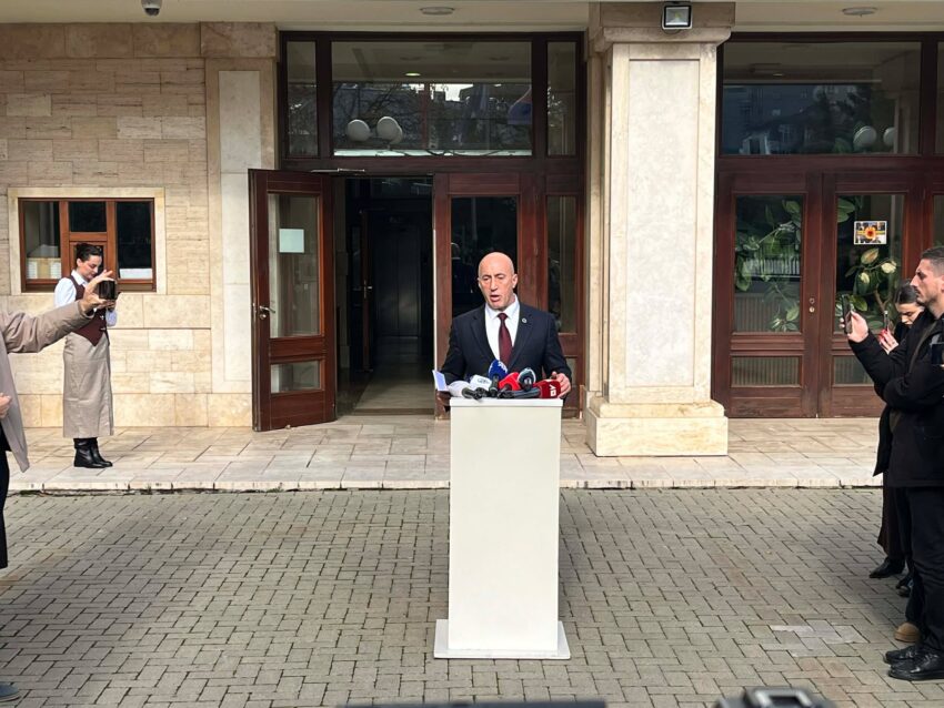 “Nuk e kalon pragun”, Haradinaj i përgjigjet Kurtit: Po na mbanë dertin si vëlla