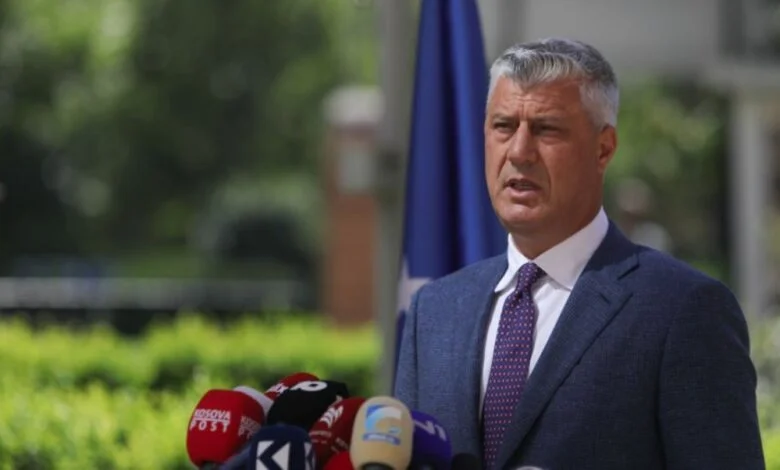 “Kjo nuk është lamtumirë, por vetëm mirupafshim” – Pesë vjet nga fjalimi i fundit i Hashim Thaçit para se të nisej në Hagë