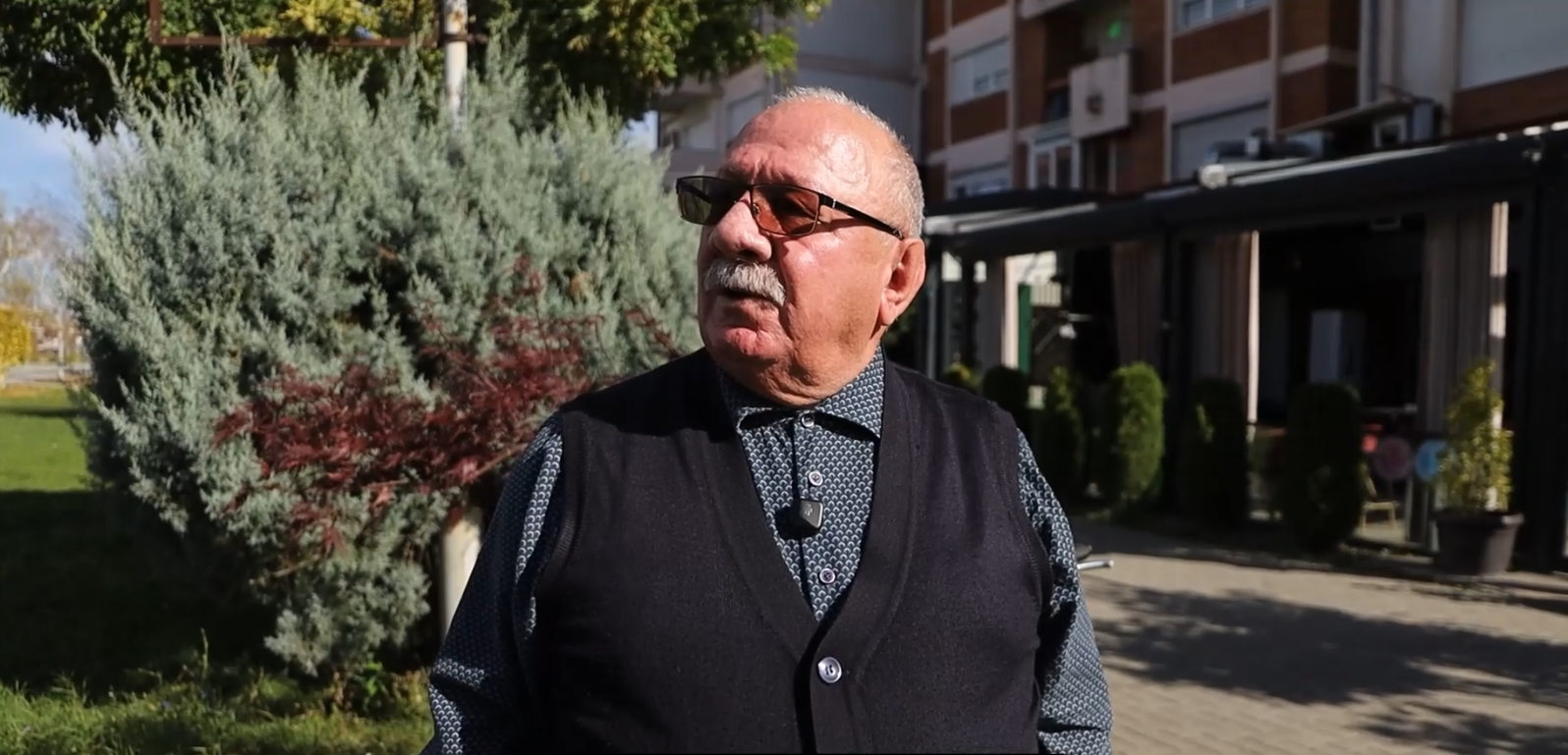 Rrëfimi i ish-burgosurit politik, Idriz Mehmet: “Adem Jashari më ftoi në Prekaz për të gjetur një telefon që të lidhej me bacën Rifat në Gjermani”