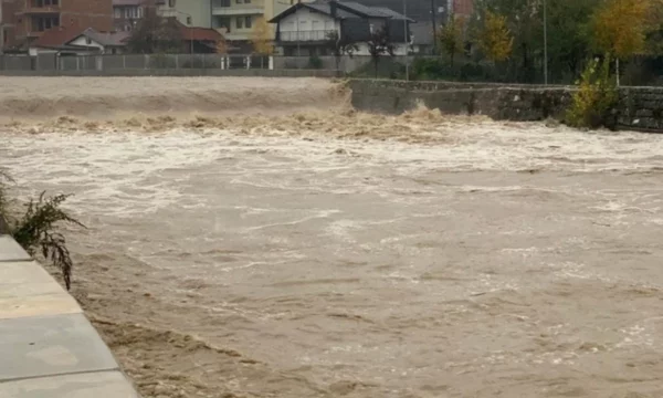 Reshjet shkaktojnë vërshime të vogla, AME: Gjithsej 76 intervenime – 6 familje janë evakuuar në tri komuna