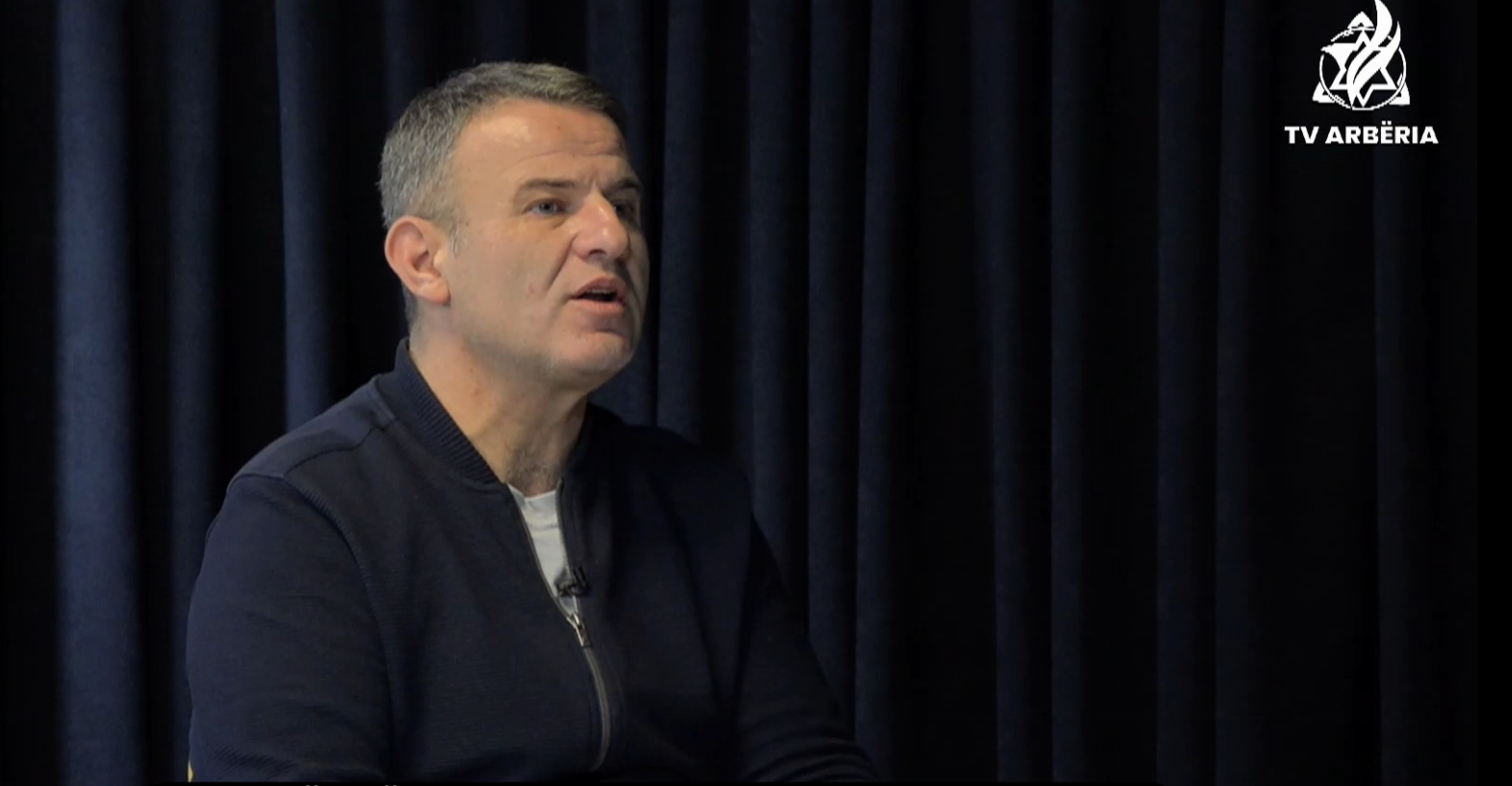 Afrim Kasolli: Po jetojmë në një ambient të jashtëzakonshëm e depresiv; ikja e 220 mijë qytetarëve e rrëzon narrativën e Kurtit se nuk ka krizë