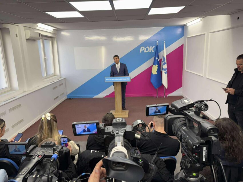 Krejt çka tha Memli Krasniqi kur njoftoi për dorëheqjen nga kryetari i PDK-së: Zoti e bekoftë PDK-në, Zoti e bekoftë Kosovën