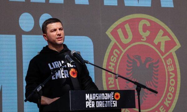 Memli Krasniqi fton shqiptarët në protestën e Shkupit në mbrojtje të çlirimtarëve në Hagë