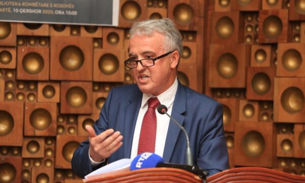 Hamiti: Më 28 dhjetor, Kosova duhet të dalë nga kurthi i demagogut Albin Kurti