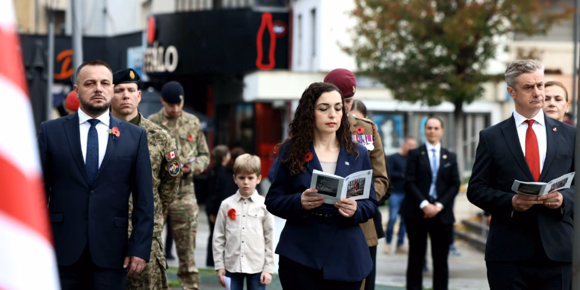 Osmani dhe Maqedonci nderojnë 14 ushtarët britanikë të rënë në Kosovë