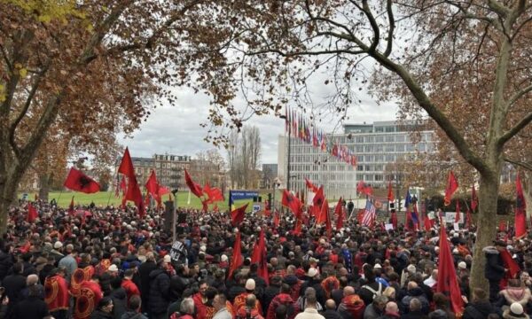 Protesta në Strasburg, OVL e UÇK’së falënderon pjesëmarrësit dhe ata që s’kanë mundur të shkojnë