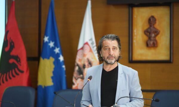 Rama për Kurtin e krejt VV-në: Kush është ky sekt që vendos për UÇK-në, heronjtë dhe gjithë popullin