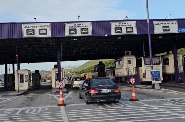 Rikthehet kalimi pa kontrolle i automjeteve të Kosovës dhe Shqipërisë