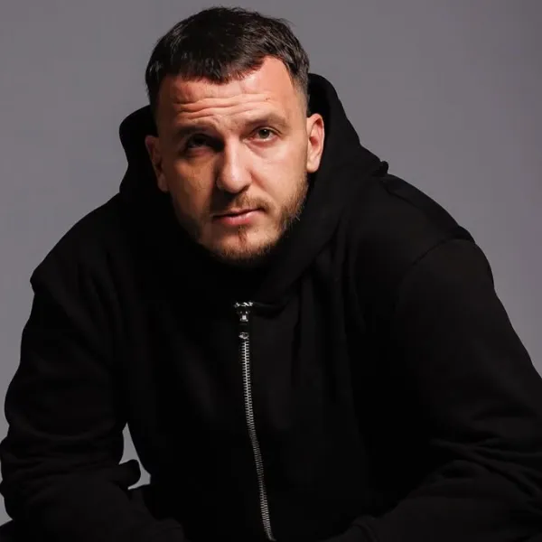 Mozzik krah Lulzim Aliut: Secila votë e juaja ndaj axhës tem është votë edhe për mu dhe nder për familjen tonë