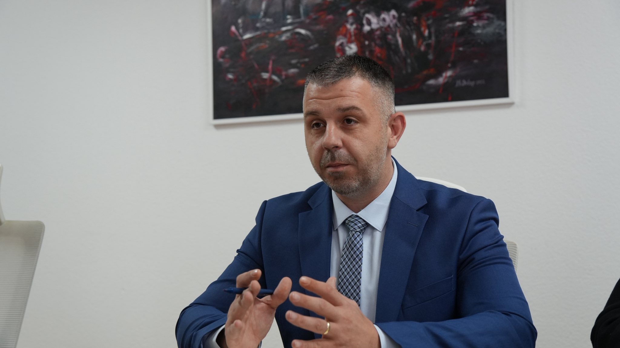 Rexhepi alarmon OSBE-në: Shqiptarët në Luginë përballen me bllokim fondesh, pasivizim adresash dhe krizë sigurie