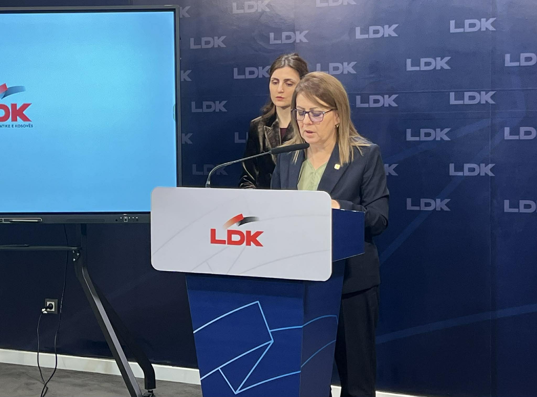 LDK kërkon publikimin e kontratave të energjisë elektrike: VV në panik