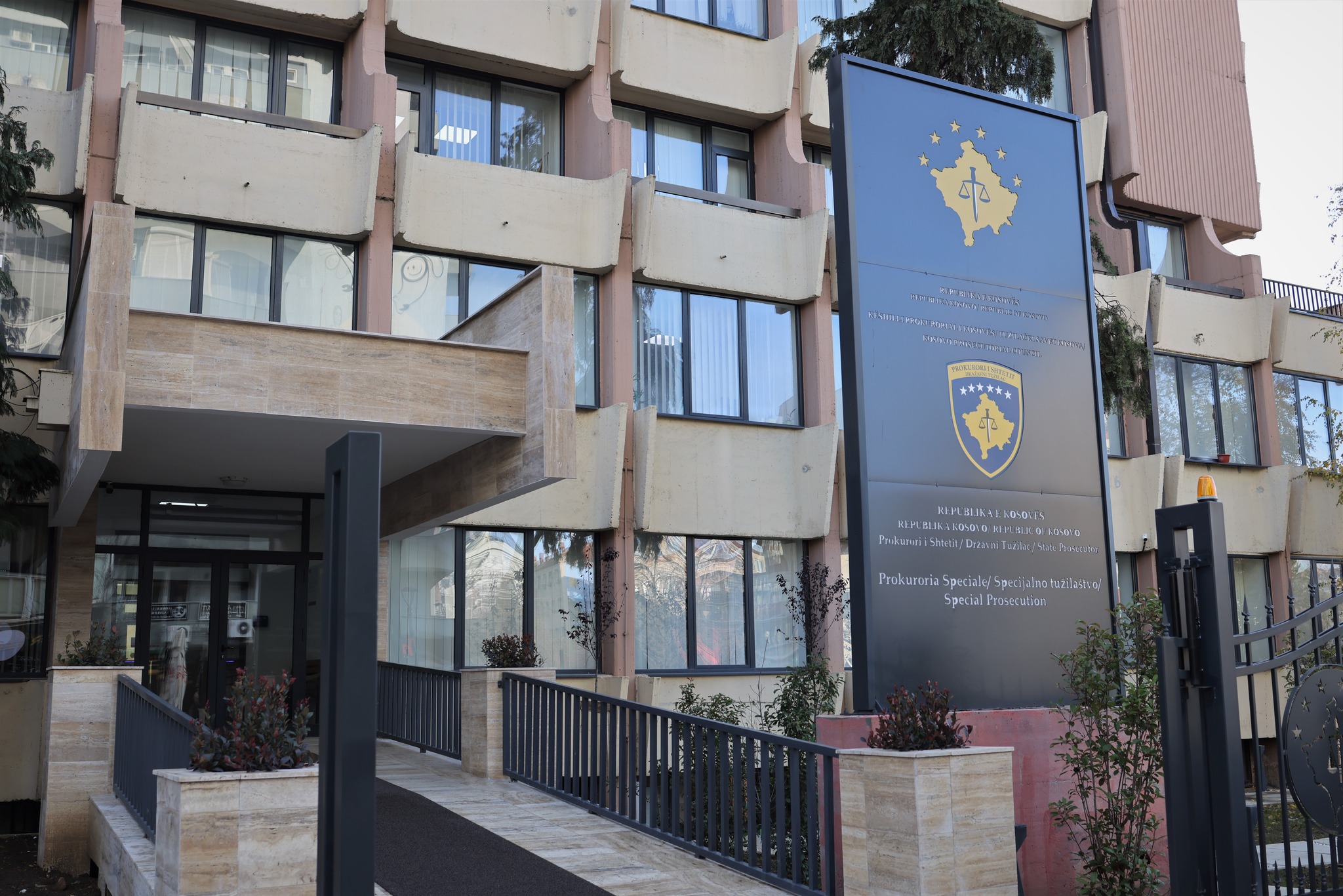Arrestohet edhe një i dyshuar në rastin “Laboratori 2025”, dyshohet se falsifikoi dokumente të mbi 50 shteteve
