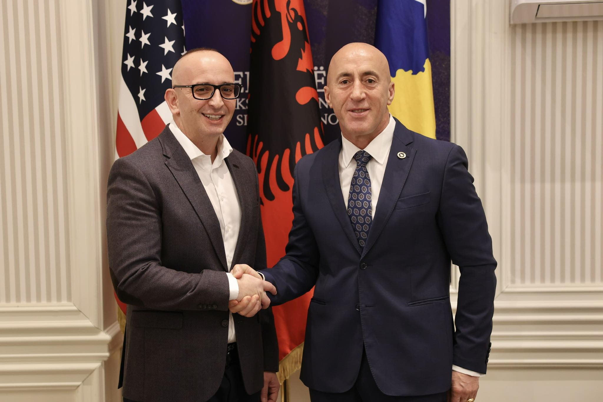Dr. Gentian Lila i bashkohet AAK-së, Haradinaj: Do të garojmë së bashku për t’i dhënë një krah të ri Kosovës
