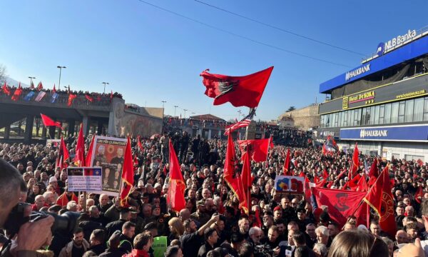 Enver Hoxhaj publikon pamje nga Shkupi: UÇK jehon në Shkup