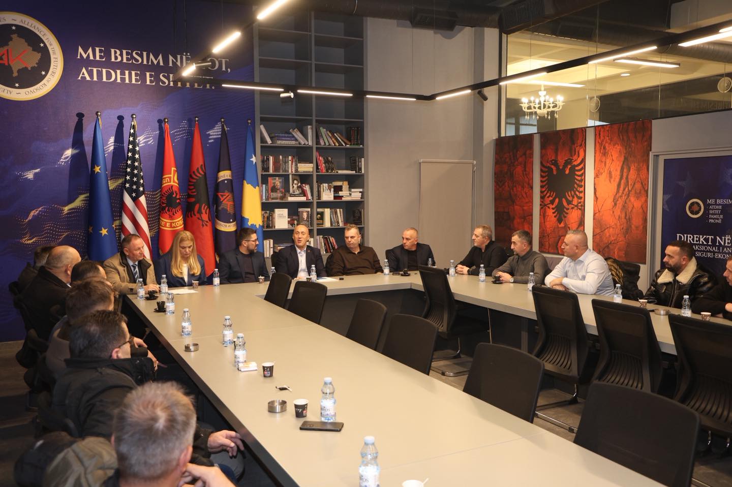 Haradinaj pret në një takim një delegacion të veteranëve nga Kumanova: Aleanca, krah veteranëve dhe shqiptarëve të Maqedonisë së Veriut