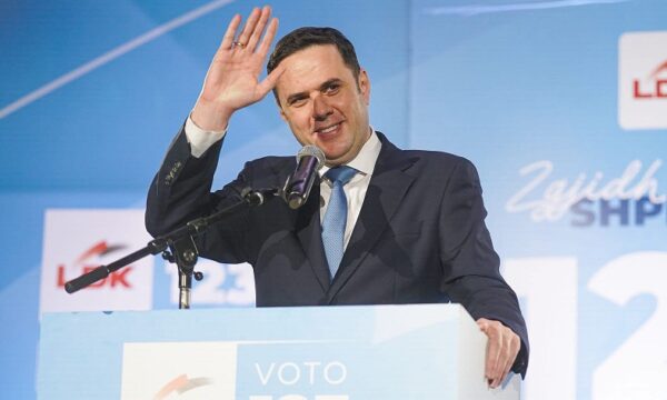“Jepni mbështetjen tuaj për një të ardhme më të mirë”, Abdixhiku sot shkon në Obiliq, Fushë Kosovë e në Degën 2 në Prishtinë