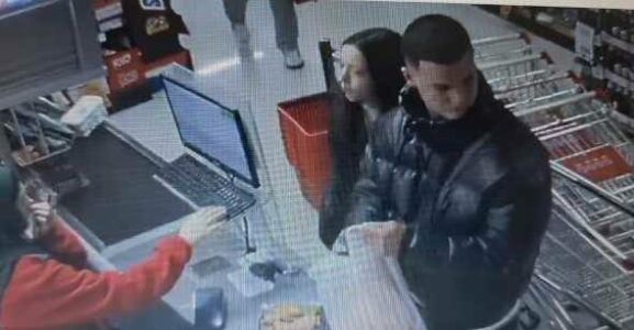 Nëse shihni këta persona, lajmërojeni policinë – po kërkohen për “Vjedhjen e identitetit dhe pajisje të qasjes”