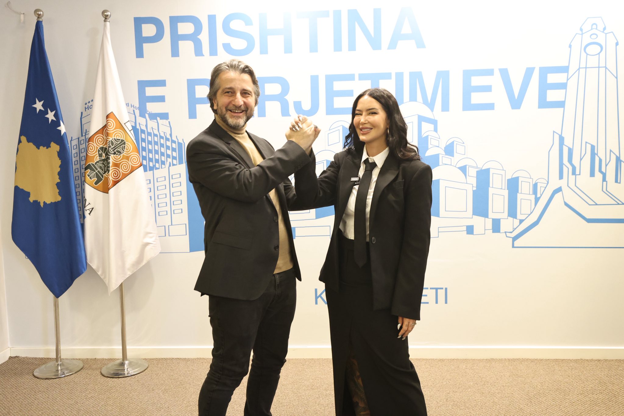“Thojnë po të dojka burri”, “po shihet që je përtëri”, batutat e Përparim Ramës në takim me Dafina Zeqirin