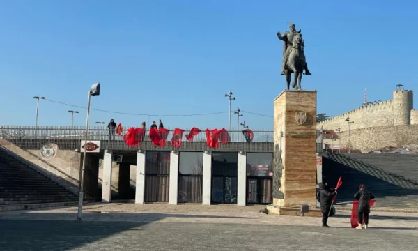 Kryetari i Shkupit: Do të përpiqem që për Vitin e Ri të kemi edhe një këngëtar shqiptar, mjaft më me ndarje