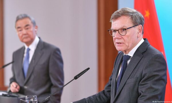 Kryediplomati gjerman e kishte anuluar vizitën në Kinë në minutën e fundit, në përpjekjen e dytë ai pritet të udhëtojë drejt Pekinit
