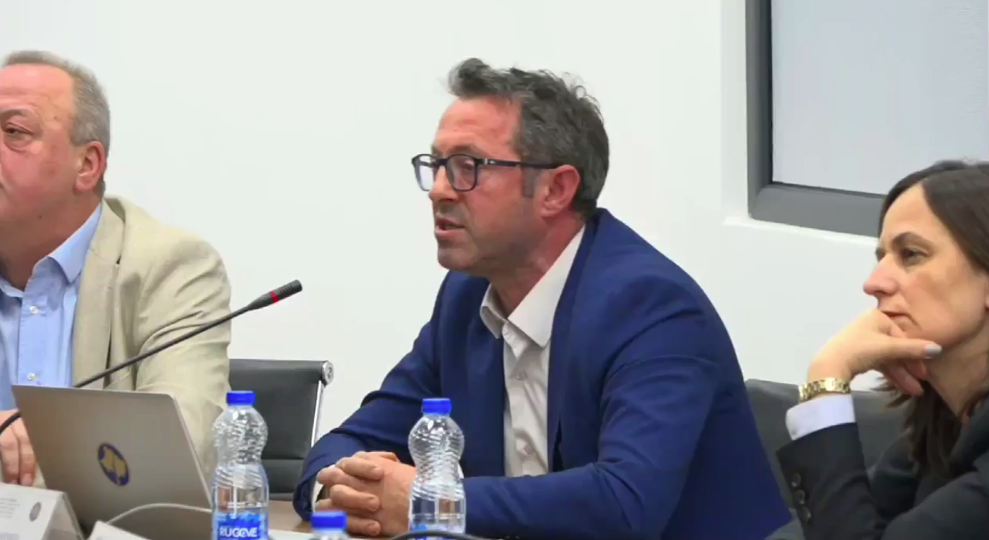 Krasniqi i LVV-së: Loti i nënës së dëshmorëve mallkon dhe vret këdo që e keqpërdorë