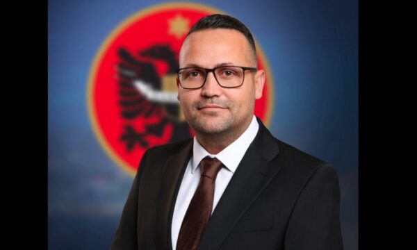 Hysen Sali Cekaj tërhiqet nga gara për deputet për t’u kujdesur për nënën
