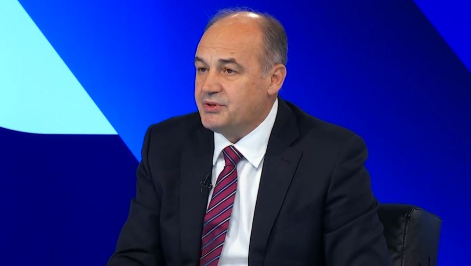 Hoxhaj: Bedri Hamza dhe Edi Rama i kanë meritat për heqjen e masave të BE-së ndaj Kosovës