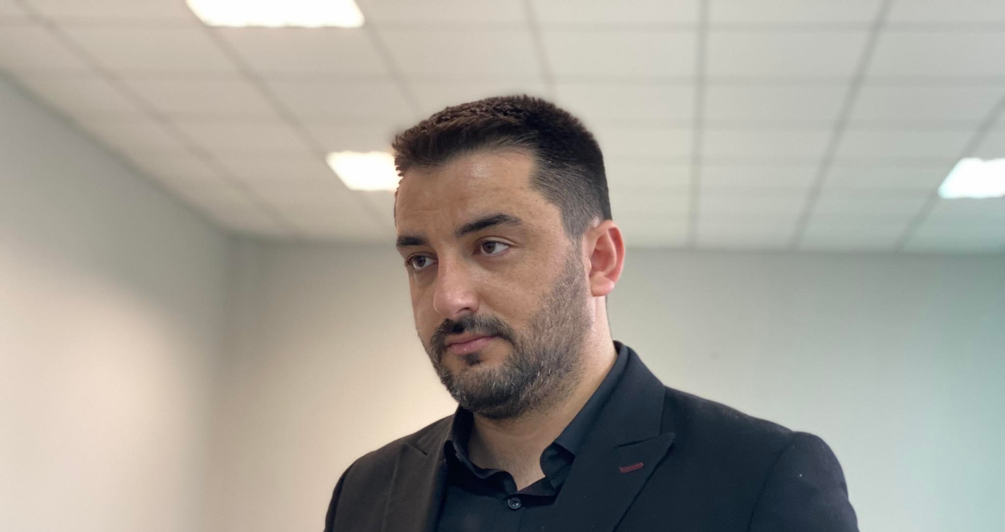 Politologu Imeri: Votimi në grup nga Lista Serbe është i kundërligjshëm, institucionet të ndërmarrin masa të menjëhershme
