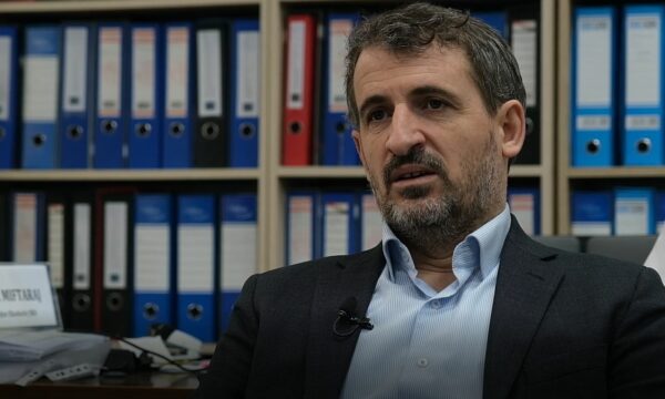 Miftaraj: Uria e VV-së për pushtet në nivel të frikshëm, a do të ketë guxim Presidentja ta ruajë aleancën me SHBA-në?