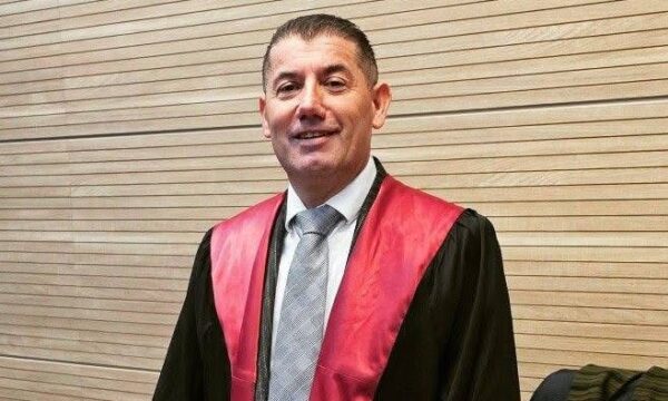 Avokati Smakiqi: Vakat duhet të ankohet në Supreme për moscertifikimin e Ena Krasniqit