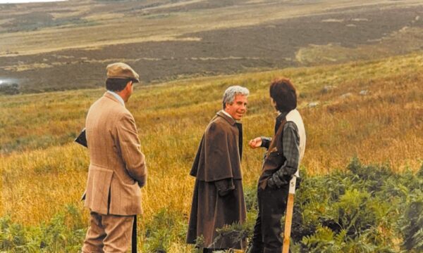 Nga Bill Clinton te Michael Jackson: anëtarët e familjes mbretërore, politikanët, muzikantë dhe aktorët në fotot e dosjet së Jeffrey Epstein