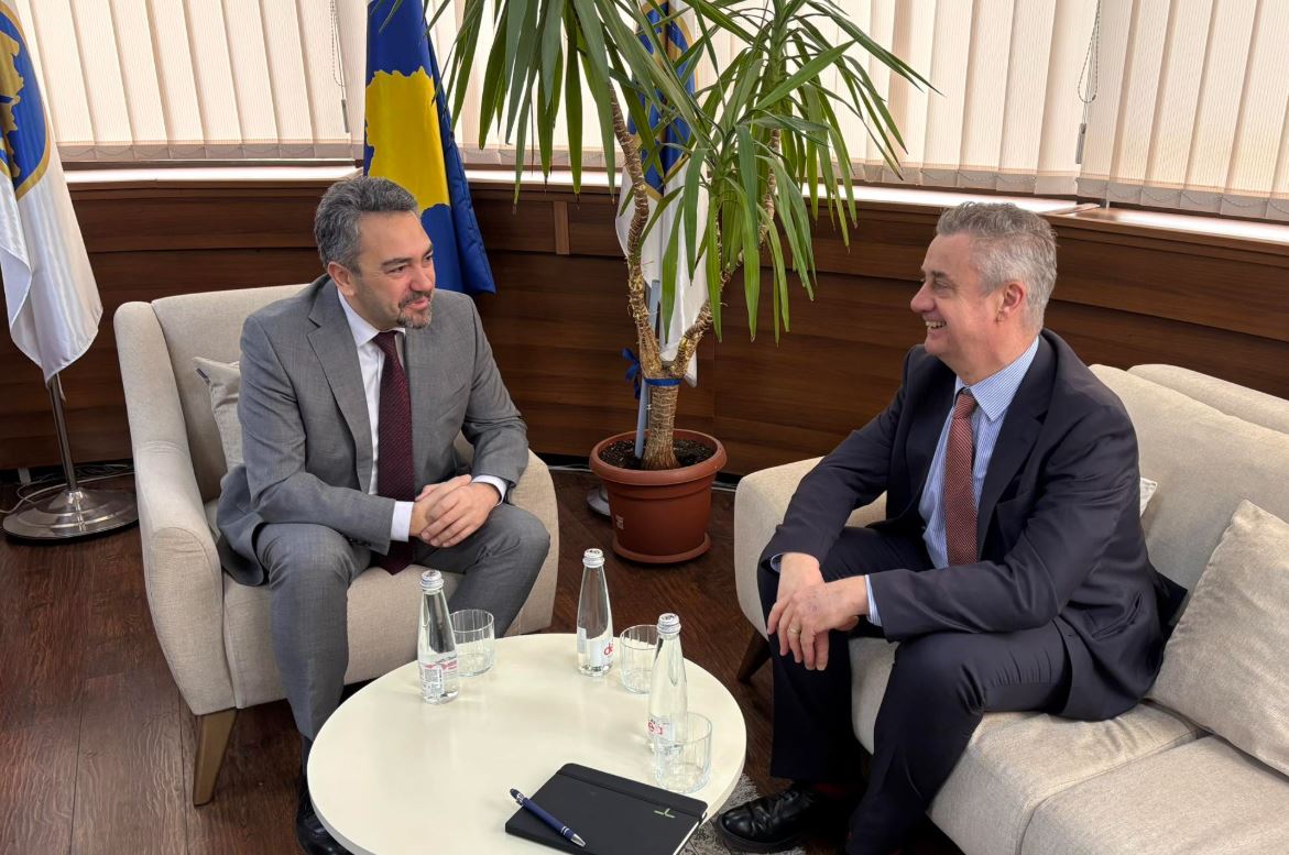 Ambasadori britanik vlerëson përpjekjet e KQZ-së për zgjedhje të qeta më 28 dhjetor