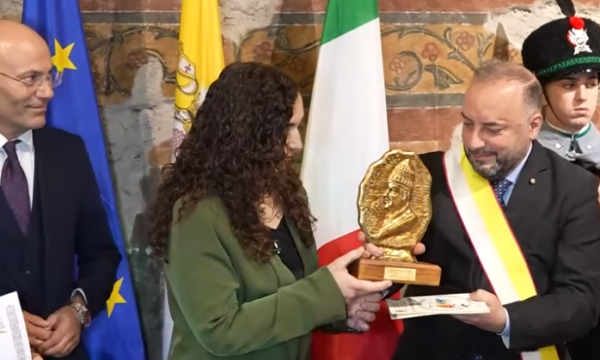 Osmani nderohet në qytetin e Papëve, përmend Rugovën, Skënderbeun e Nënë Terezën: Zoti e bekoftë miqësinë e Kosovën me Selinë e Shenjtë