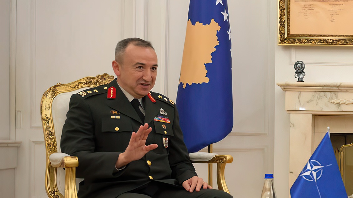 Komandanti i KFOR-it: Situata në Kosovë është e qetë, por ende e brishtë