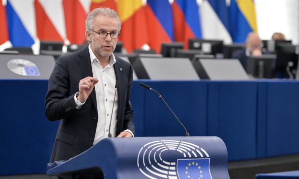 Eurodeputeti Reuten: Interesat amerikane në Ballkan nuk udhëhiqen nga strategjia e re kombëtare e sigurisë