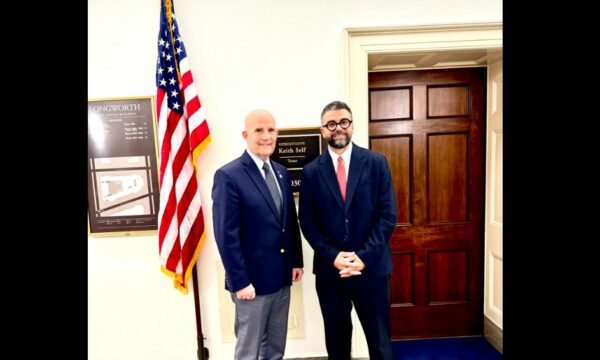 Artan Behrami publikon foto me kongresmenin amerikan Keith Self: Avokues i pathyeshëm i anëtarësimit të Kosovës në NATO