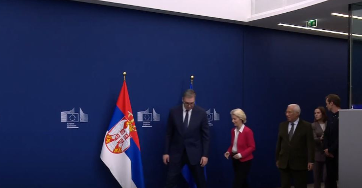 “Oferta” e Serbisë: BE s’mashtrohet nga zemërgjerësia e Vuçiqit