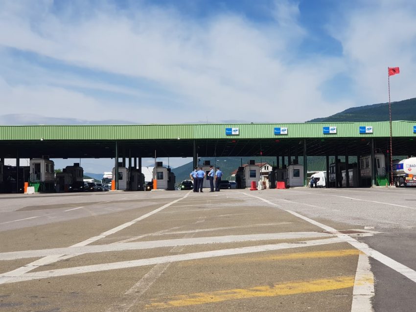 Aktakuzë ndaj një doganieri, e kaloi kamionin e ngarkuar pa e kontrolluar