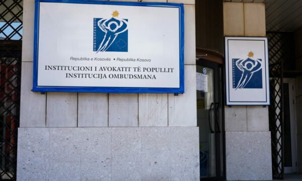 Avokati i Popullit: Personave që nuk dinë shkrim-lexim nuk po u lejohet të votojnë me asistencë