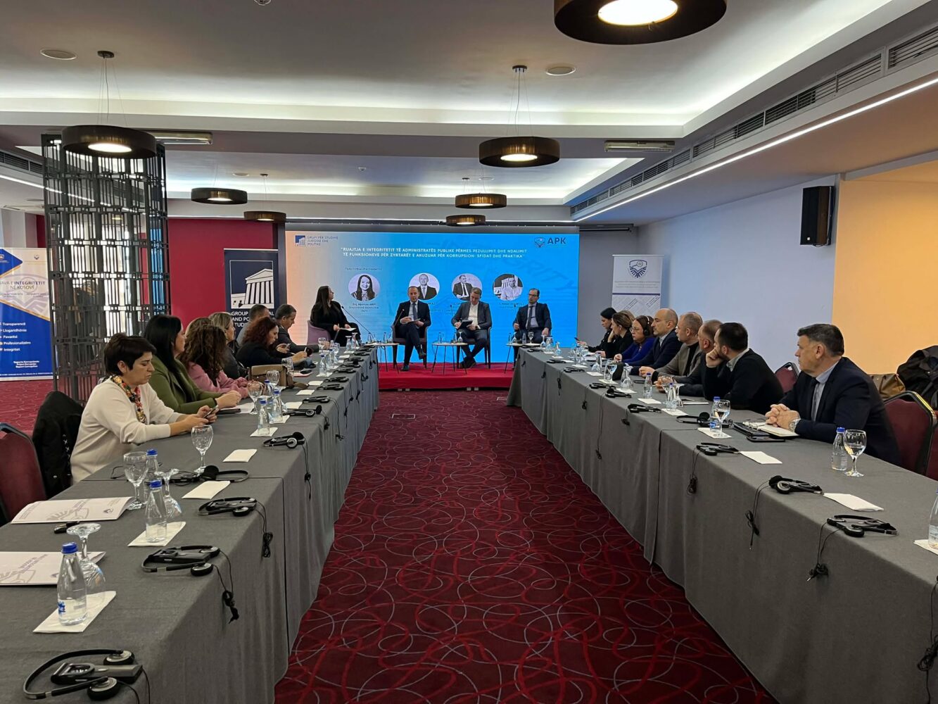 GLPS dhe APK diskutojnë pezullimin e zyrtarëve të akuzuar për korrupsion për të ruajtur integritetin institucional.