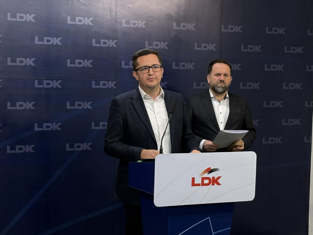 Mustafa për skandalin me emërimin e Faruk Mujkës në Ibër Lepenc: Me këtë parti në pushtet, skandalet nuk kanë të ndalur