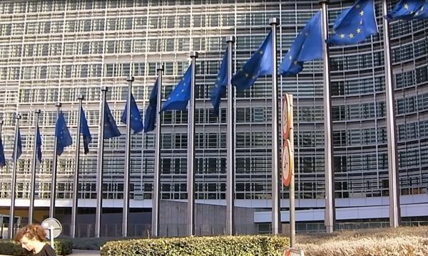 Sot mblidhen ministrat e BE-së në Bruksel: Serbisë i përcillet mesazh i qartë për sundimin e ligjit dhe normalizimin e marrëdhënieve me Kosovën