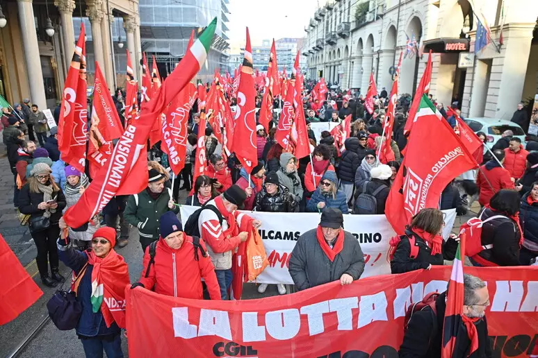 Sindikatat shpallin grevë në Itali kundër buxhetit
